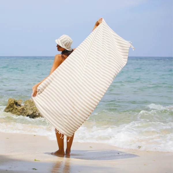 Toalha de Praia às riscas bege e brancas