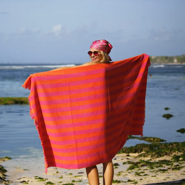 Toalha de praia maris ruby às riscas laranja e rosa vivos